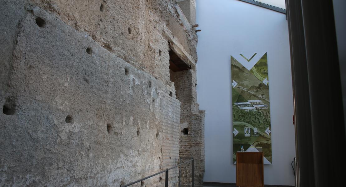 Acceso al interior de la torre desde Plaza Andalucía