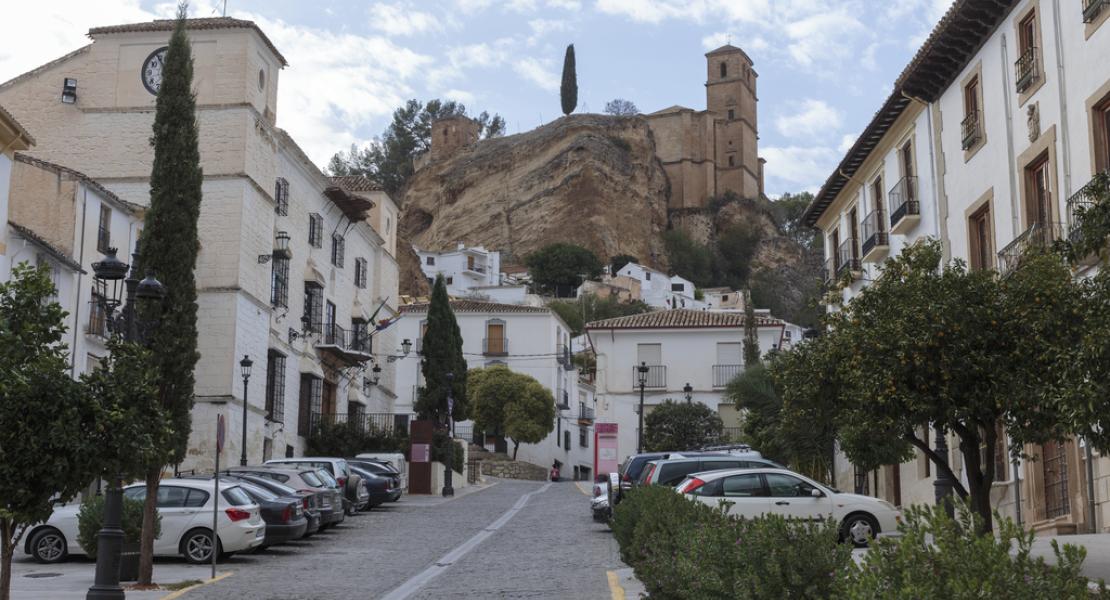 Castillo de Montefrío desde Plaza España - Fotografía: Instituto Andaluz del Patrimonio Histórico