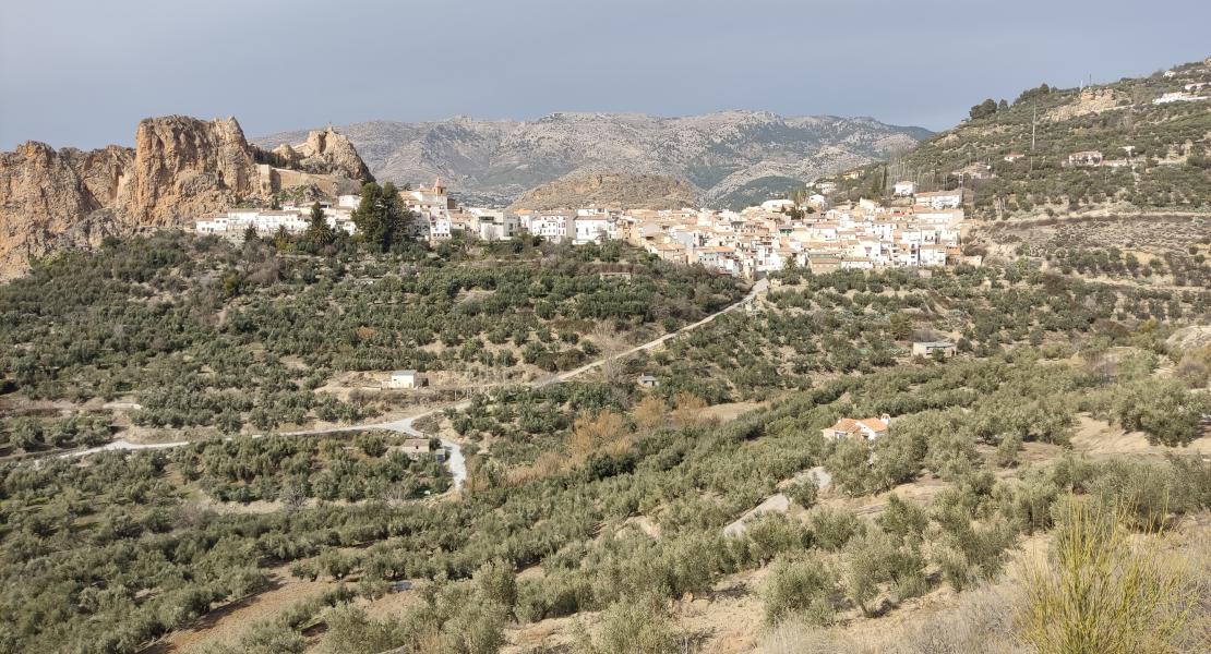 Vista panorámica del pueblo y su vega. Fotografía: MEMOLab-UGR