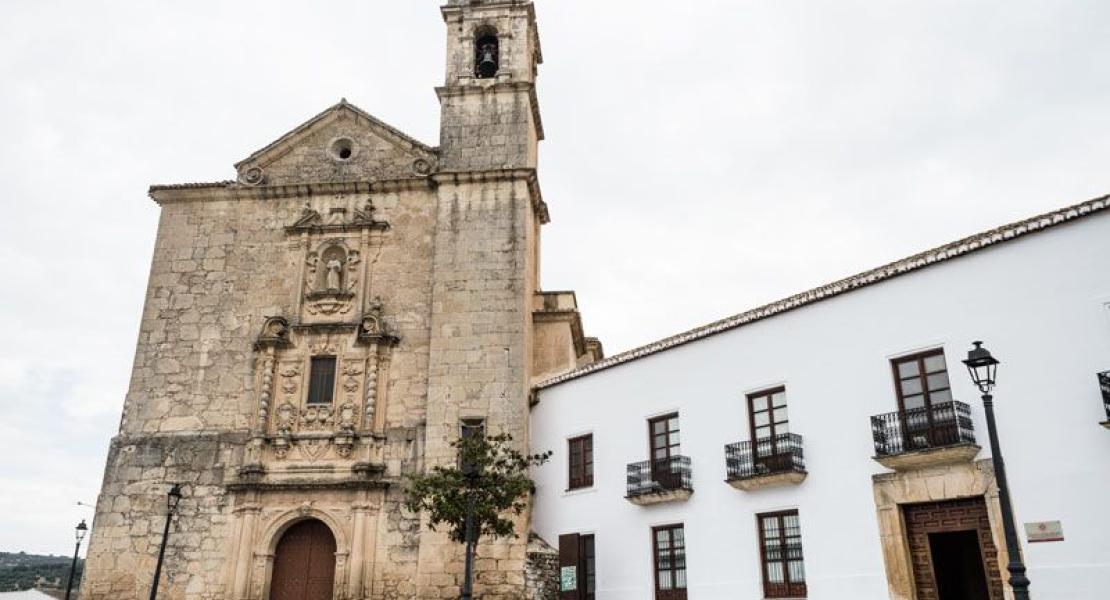 Portada de la iglesia, fotografía tomada desde la plaza del Convento - Fotografía: Turismo Montefrío
